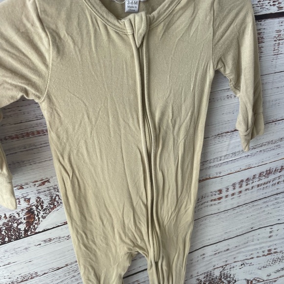 Emily & Oliver // Bamboo Neutral Tan Zippy Pajamas - Picture 2 of 4